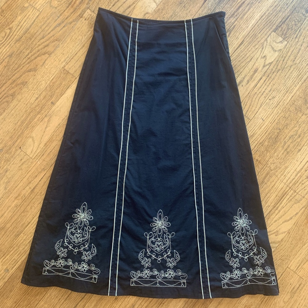 Beautiful White House Black Market skirt size 2